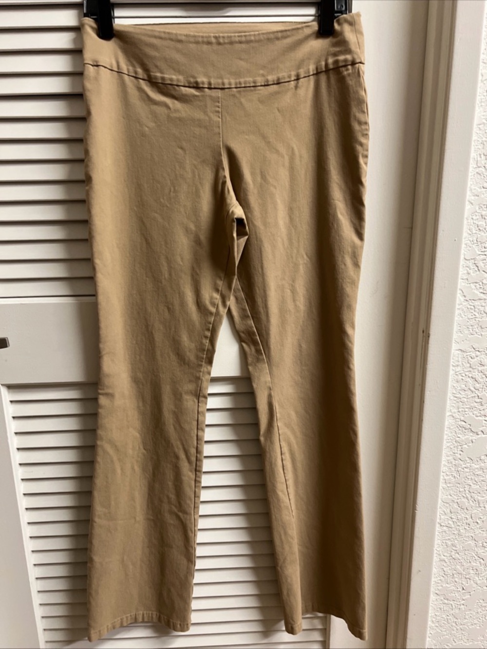 Women’s No Boundaries Beige Stretch Kick-Flare Pants s 7-9